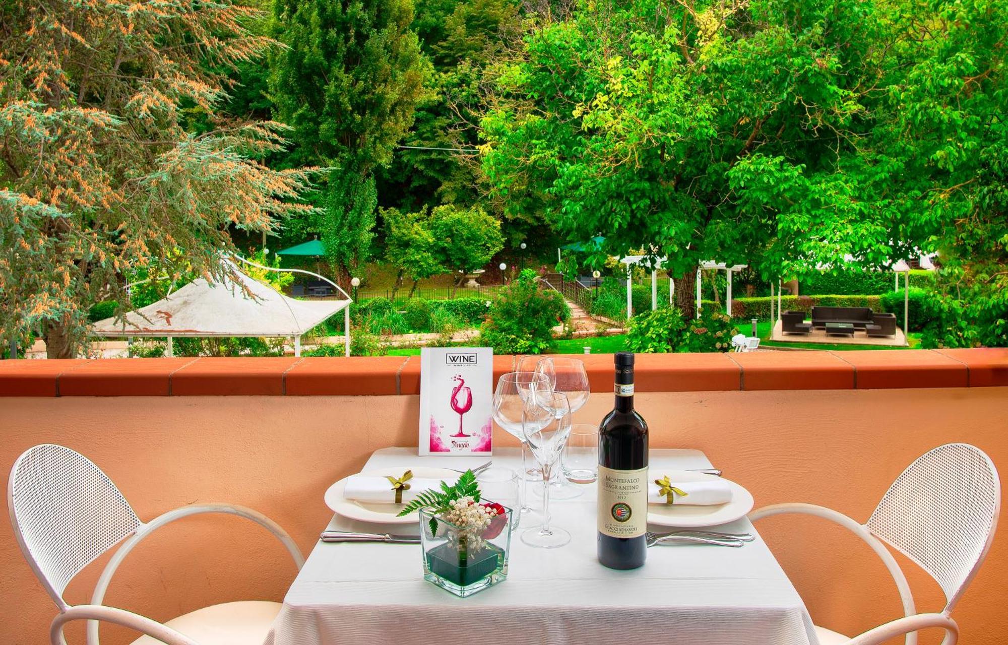 Guesia Village Hotel e Spa Foligno Esterno foto