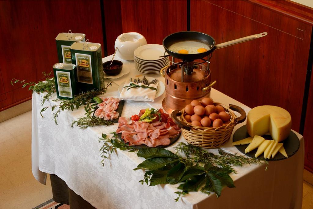 Guesia Village Hotel e Spa Foligno Esterno foto